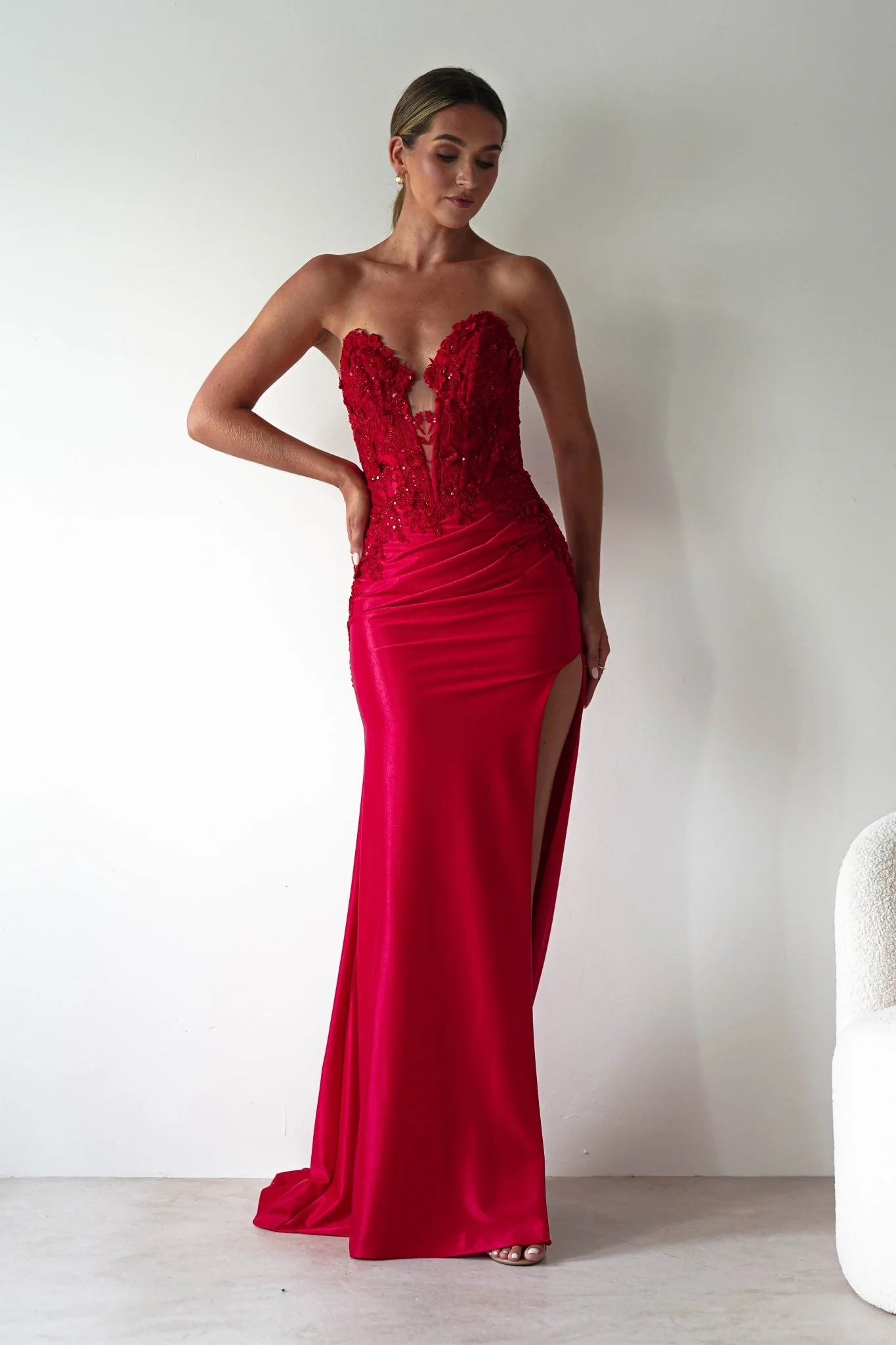 Perla Embellished Gown | Red